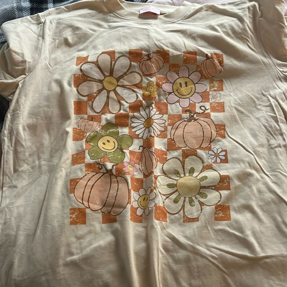 Bought for my daughter and it’s way to big. Definitely oversized small tee.
